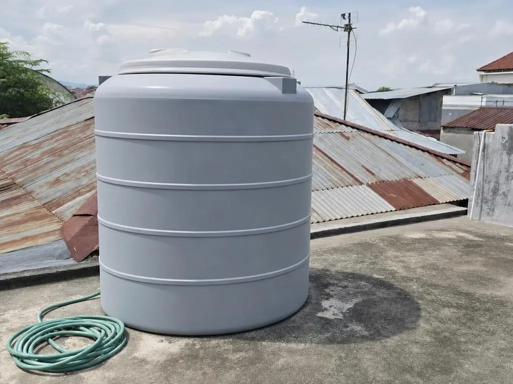 Toren yang sama setelah dicuci bagian luarnya, permukaan bersih dan merata